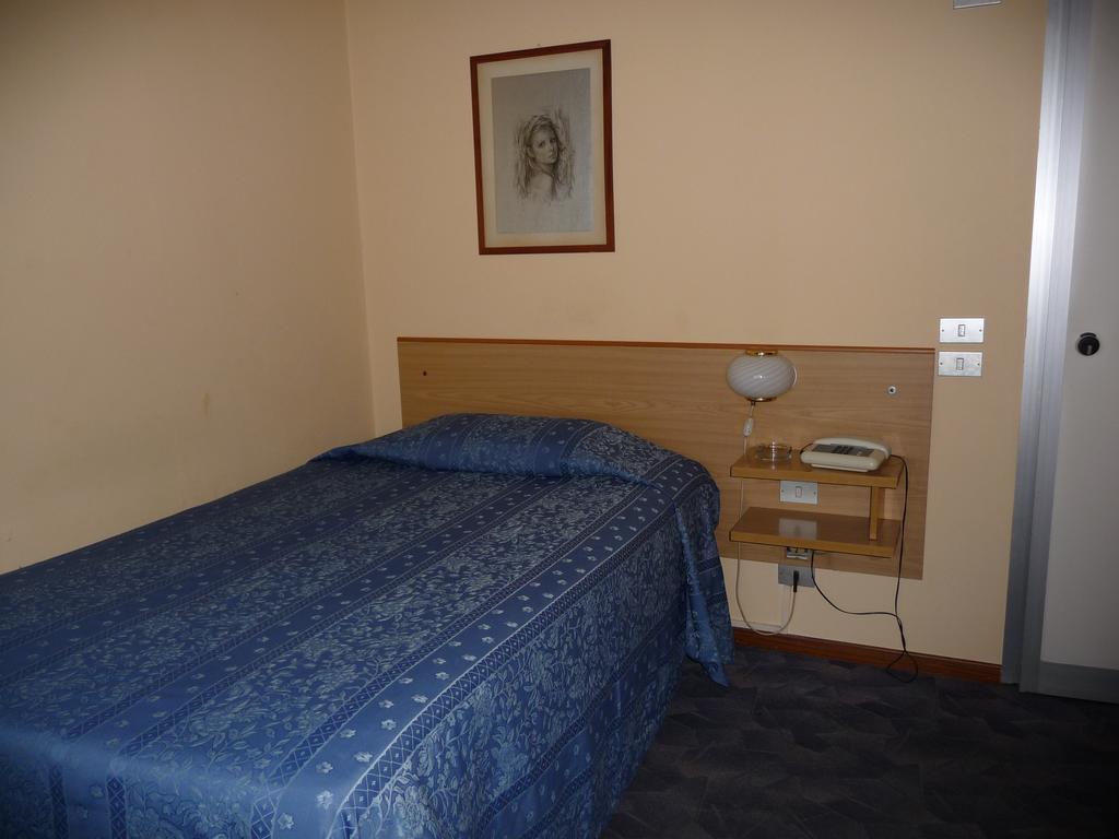 Hotel Astoria Altopascio Kültér fotó