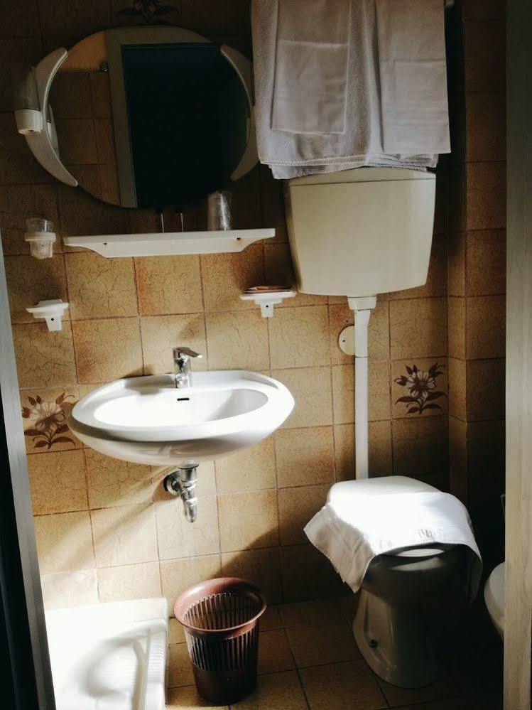 Hotel Astoria Altopascio Kültér fotó